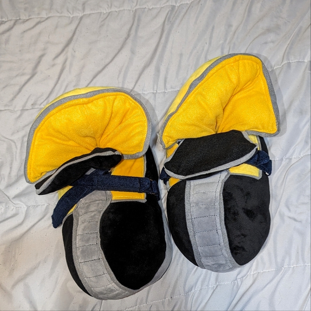 Disney Kingdom Hearts Sora Black, Yellow and Gray Unisex Slippers size Small